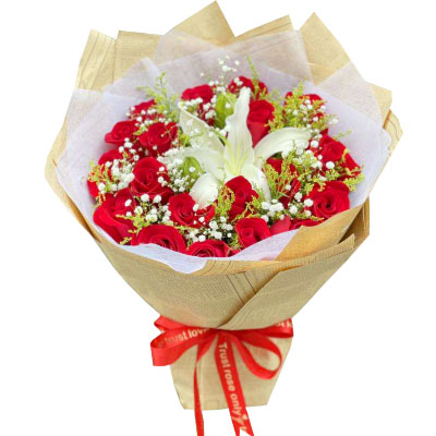 驻马店19朵红玫瑰1支百合，永恒之美