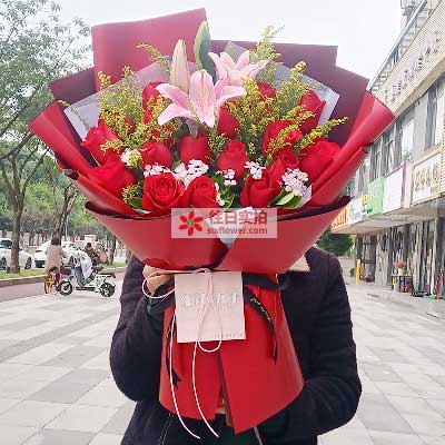 驻马店19朵红玫瑰百合，与你幸福前行