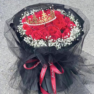 驻马店33朵红玫瑰满天星皇冠，爱情圆满